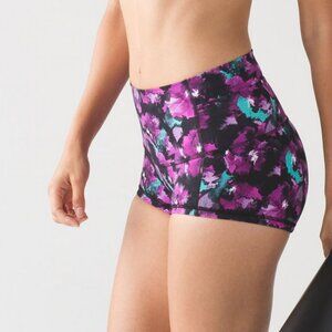 Lululemon Wunder Short 2" (Full-On Luxtreme), size 6